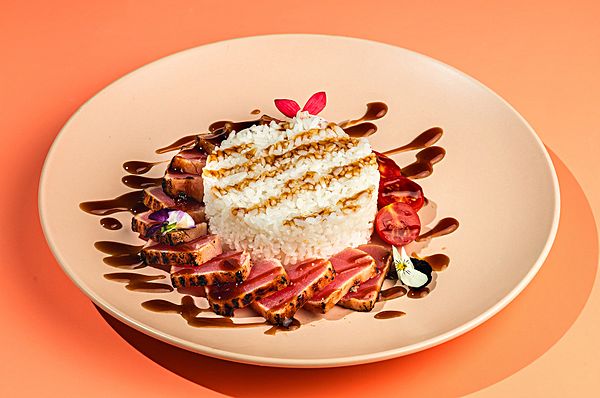 Стейк тунца с рисом