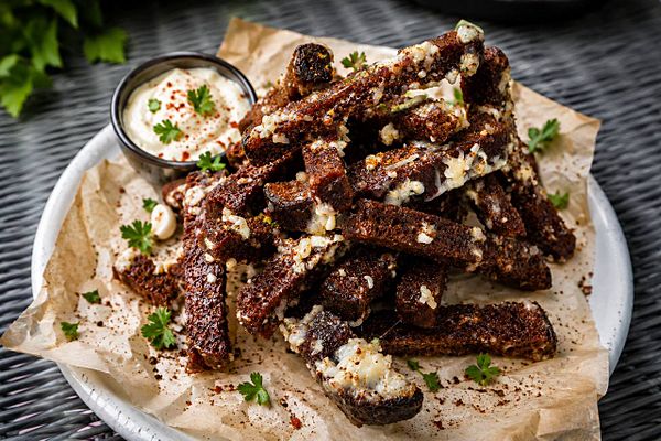 Чесночные гренки с моцареллой и чесноком