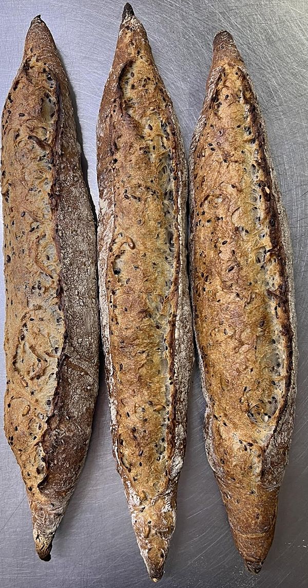 Багет с семечками из муки 1 сорта