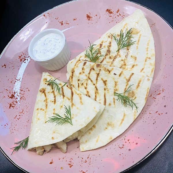 Кесадилья с сыром и зеленью