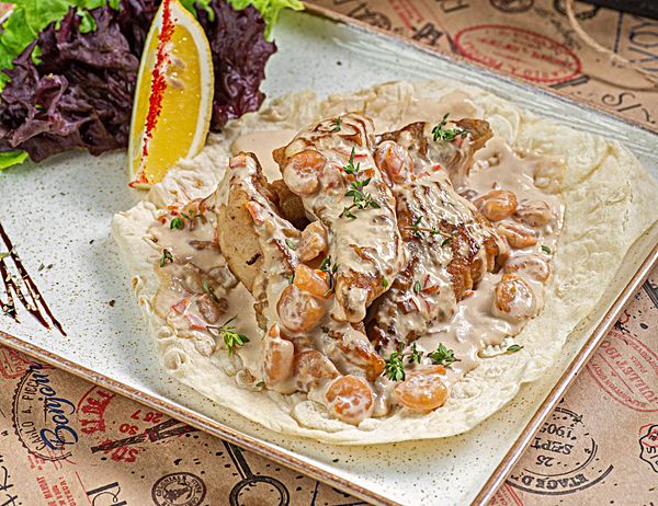 Филе судака обжаренное в ореховом соусе