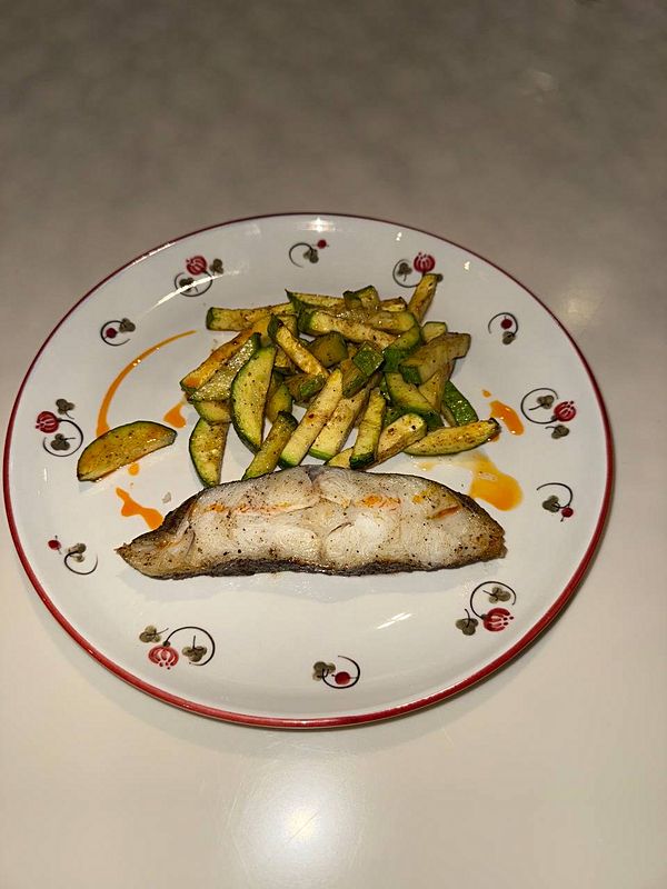 Стейк из палтуса с цукини