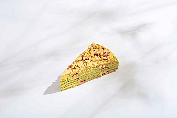 Наполеон с фисташкой и малиной