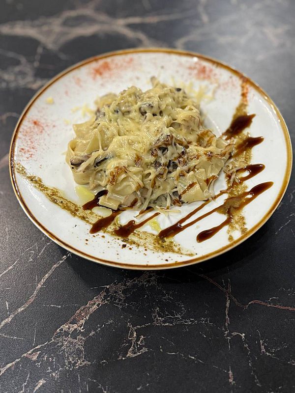 Паста с курицей и соусом песто