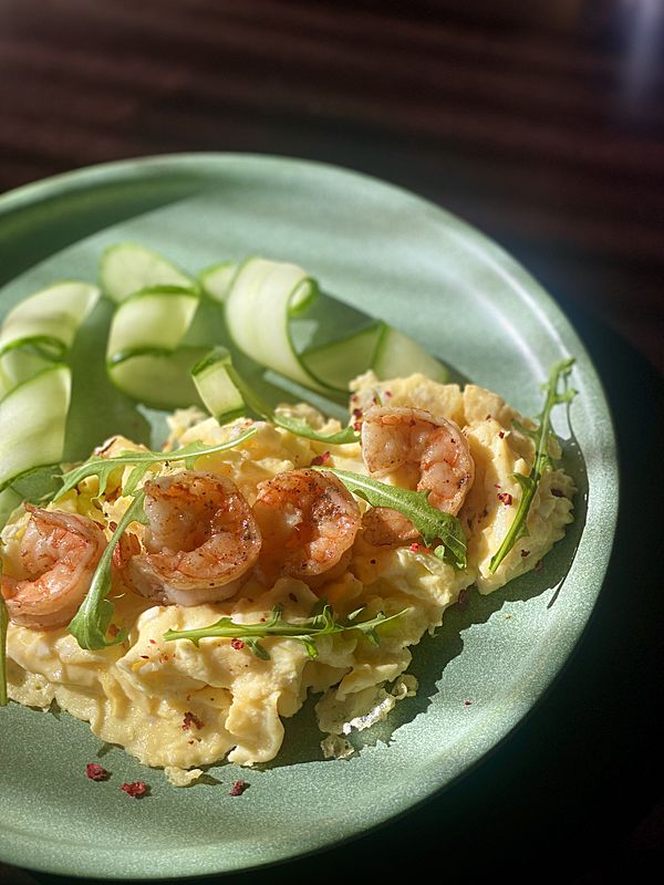 Скрембл с креветками