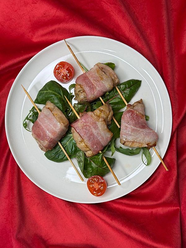 Бедро цыпленка в беконе