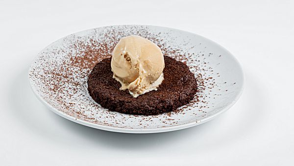 Шоколадный брауни с пломбиром