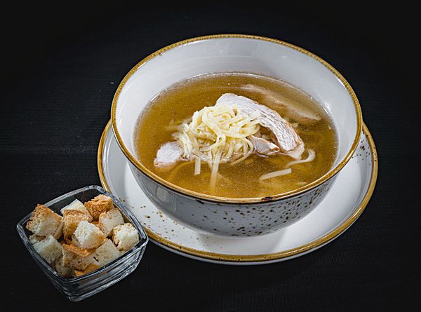 Бульон с лапшой