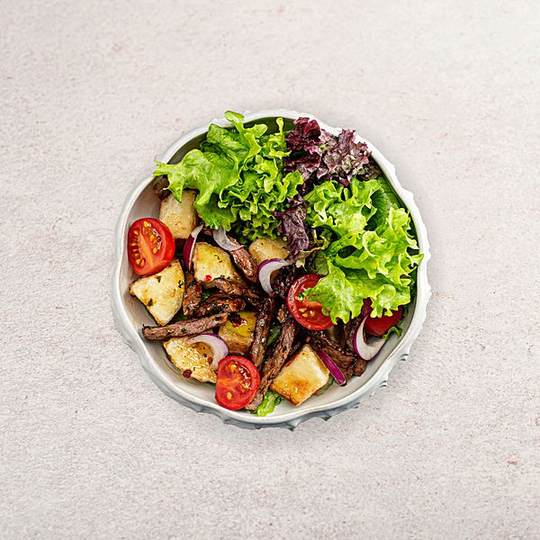 Тёплый салат с говядиной