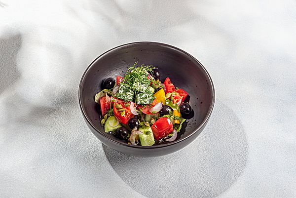 Саалат Греческий в авторском исполнении с соусом Песто