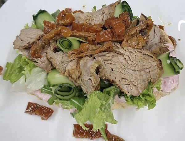 Брускетта с ростбифом