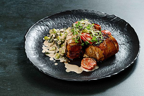 Медальоны из свинины