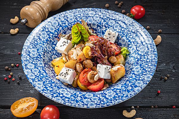 Салат с баклажаном и сыром фета