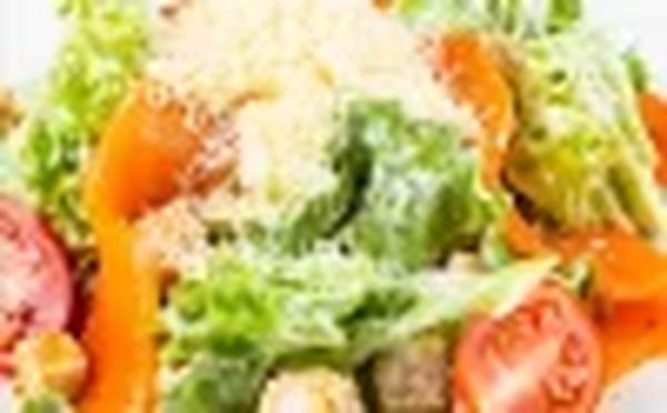 Салат Цезарь с лососем