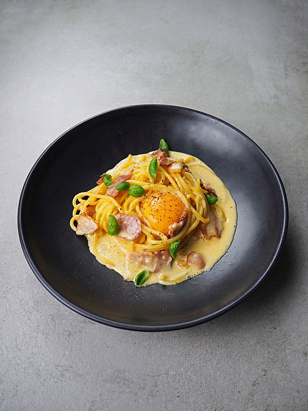 Спагетти Карбонара с беконом, соусом карбонара