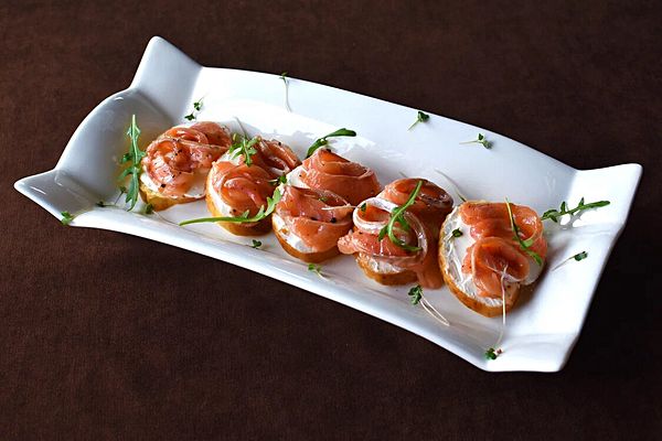 Крутоны с пряной горбушей и сыром филадельфия