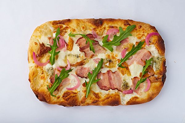 С томленой свининой Дор Блю