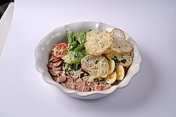 Салат Цезарь с утиным филе