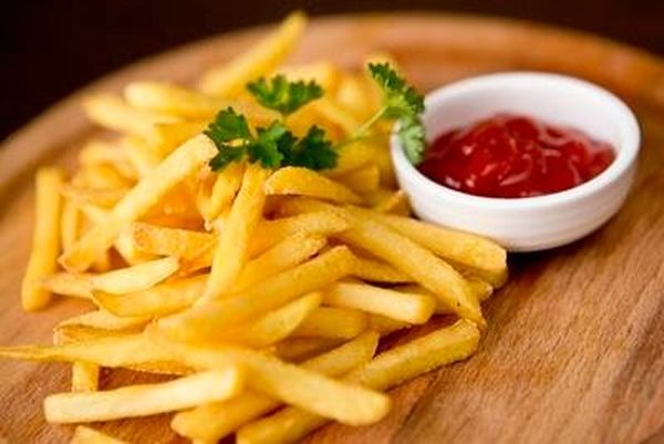 Картофель фри с кетчупом
