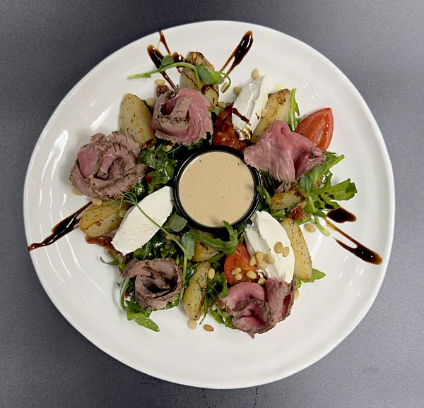 Салат с ростбифом