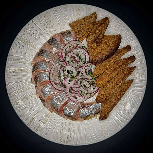 Сельдь с гренками